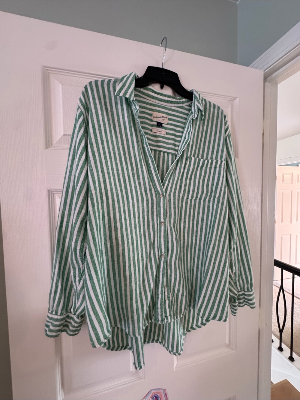 Universal Thread Green and White Striped Casual Button-Down Shirt